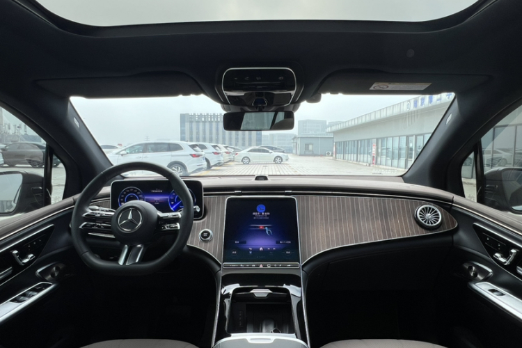 奔驰EQE SUV 2024款 500 4MATIC 豪华版中控内饰7002