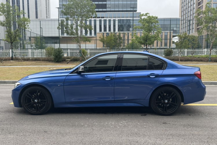 宝马3系 2019款 320i M运动曜夜版车身外观6005