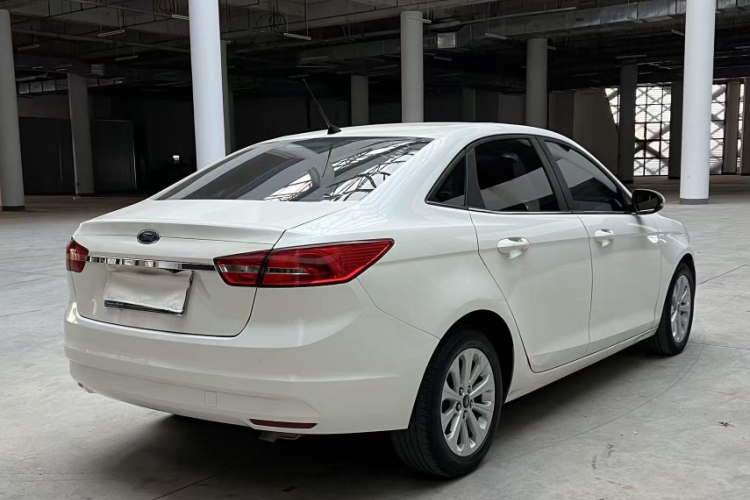 福特 福睿斯 2015款 1.5L 自动时尚型车身外观6008