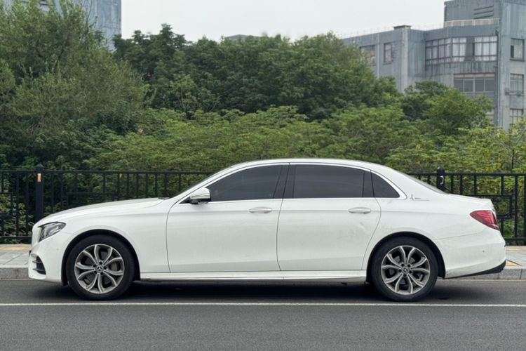 奔驰E级 2020款 E 300 L 运动时尚型车身外观6005