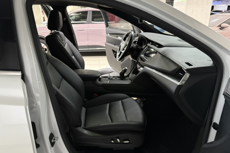 凯迪拉克XT5 2021款 28T 豪华型中控内饰7001
