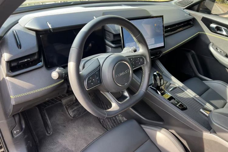 领克03 2023款 2.0TD DCT劲Plus中控内饰7009