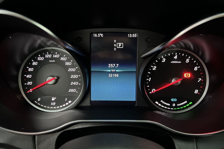 奔驰C级 2019款 C 260 运动版中控内饰15