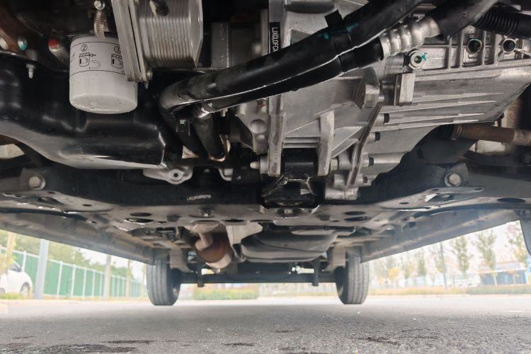 福特 全顺 2023款 2.0T柴油手动多功能商用车中轴低顶5/6座局部细节9002