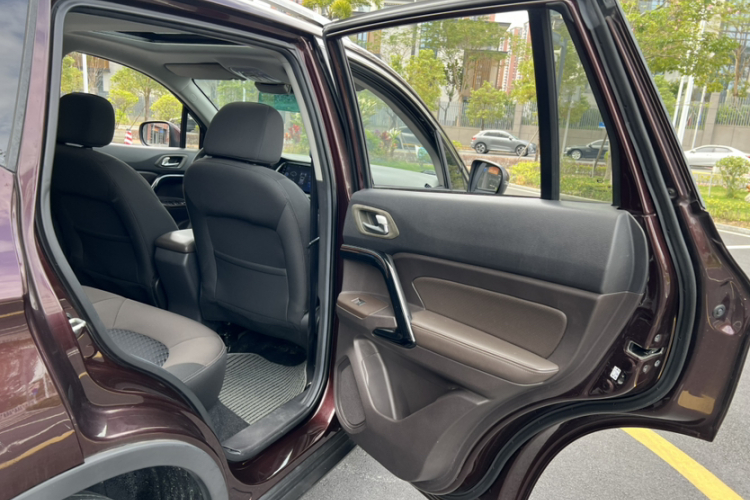 广汽传祺 传祺GS4 2015款 200T G-DCT精英版中控内饰7003