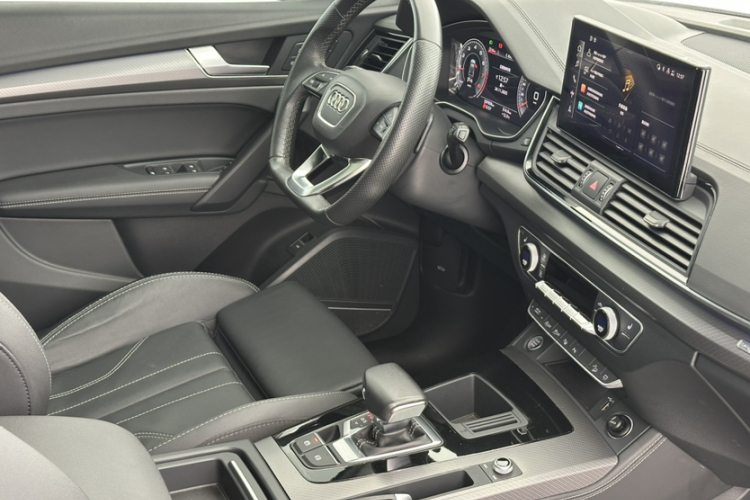 奥迪Q5L 2022款 改款 45T 豪华动感型中控内饰7008
