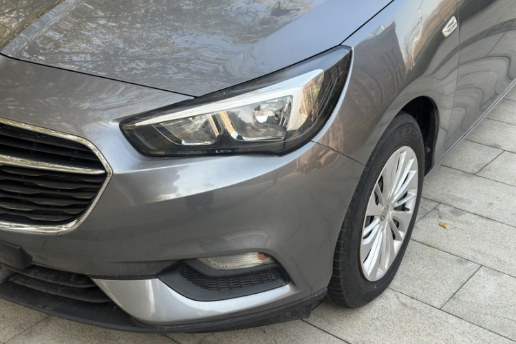 别克 凯越 2018款 15N CVT精英型局部细节36