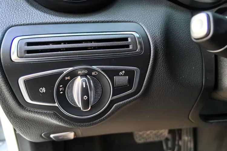 奔驰C级 2018款 C 180 L 时尚型运动版中控内饰7007