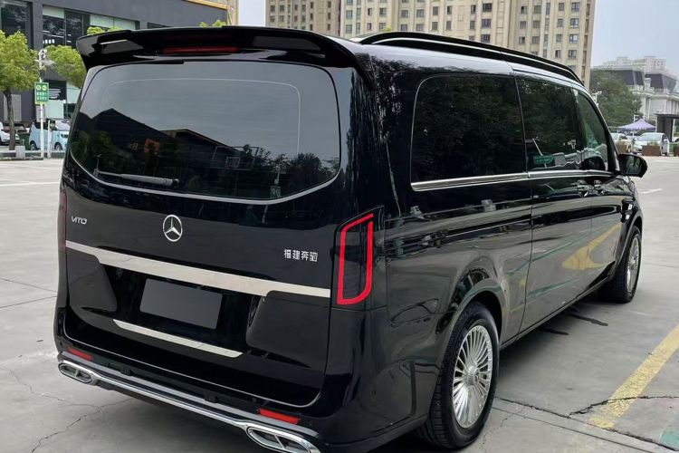 奔驰 威霆 2023款 2.0T 精英版 7座车身外观6003