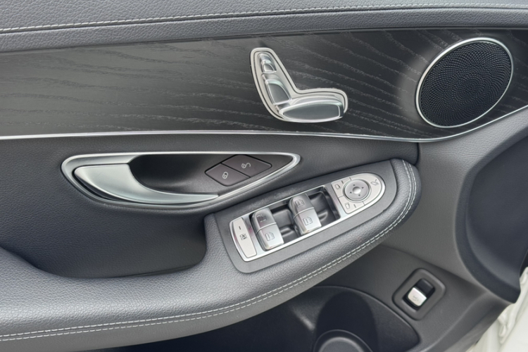 奔驰C级 2021款 C 200 L 时尚型运动版中控内饰7010