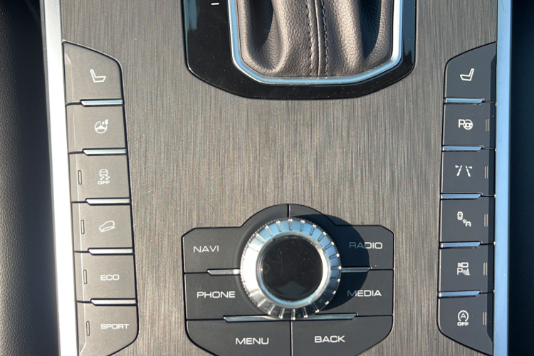 魏牌 VV5 2017款 2.0T 旗舰型中控内饰7007