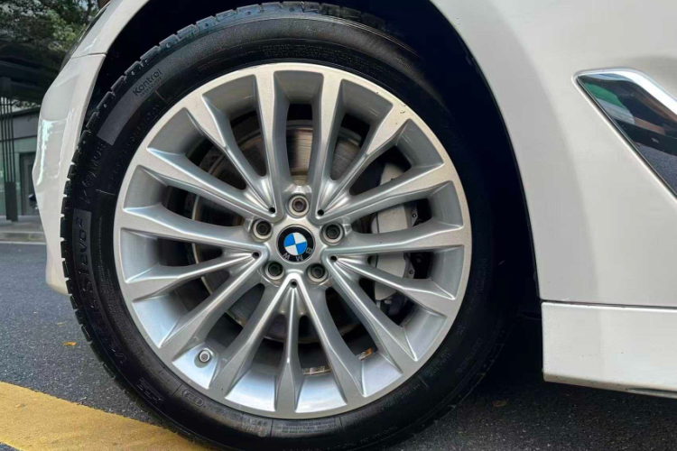 宝马5系 2020款 530Li 领先型 豪华套装车身外观6006