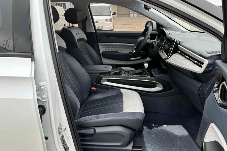 宝骏RM-5 2019款 1.5T CVT 24小时在线豪华型 5座局部细节41