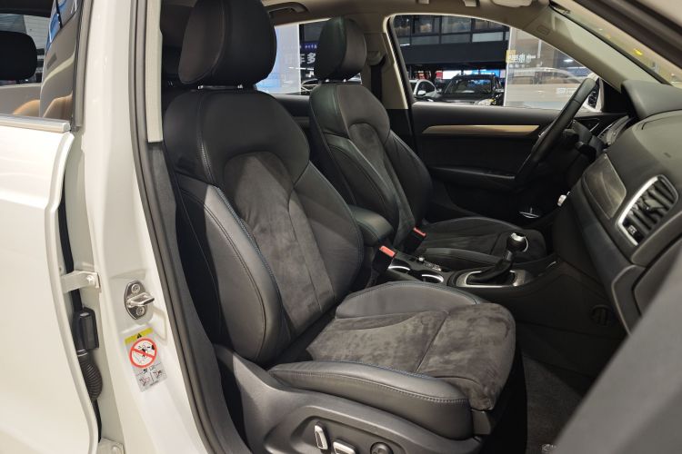 奥迪Q3 2018款 30周年年型 35 TFSI 运动型中控内饰7006