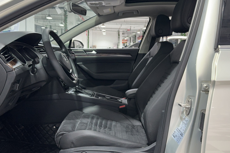 大众 迈腾 2018款 330TSI DSG 豪华型中控内饰7003