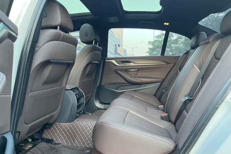 宝马5系新能源 2022款 改款 535Le M运动套装中控内饰7004