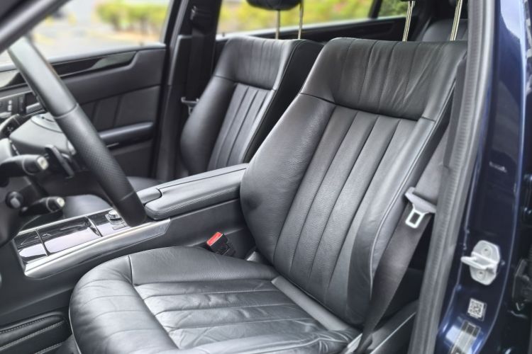 奔驰E级 2015款 E 260 L 运动豪华型中控内饰7007