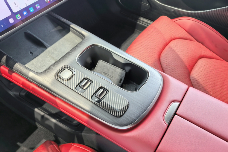 小米汽车 小米SU7 2024款 后驱长续航智驾版中控内饰7003