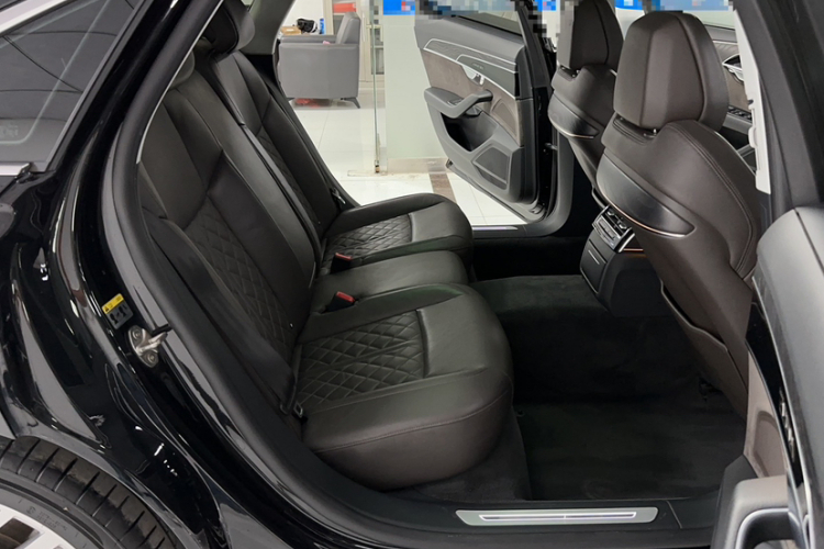 奥迪A8 2021款 A8L 50 TFSI quattro 舒适型中控内饰7003