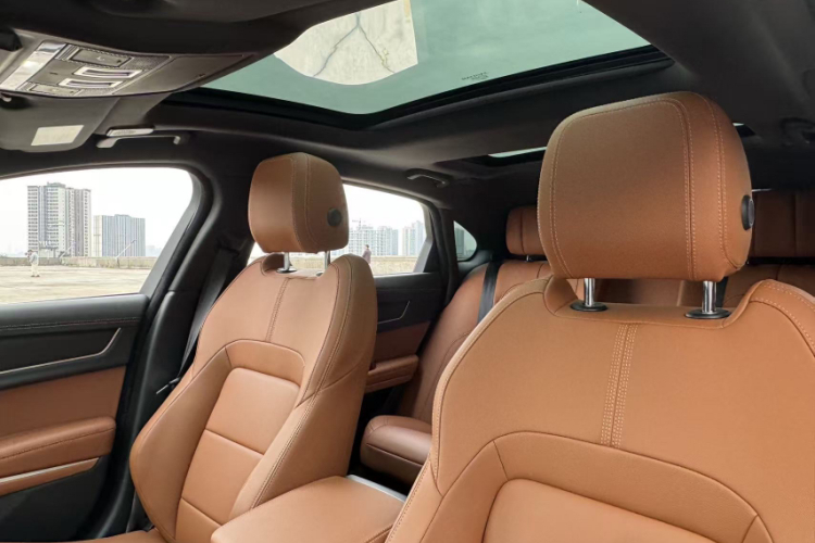 捷豹XFL 2023款 XFL 2.0T P250 两驱精英运动版中控内饰7001