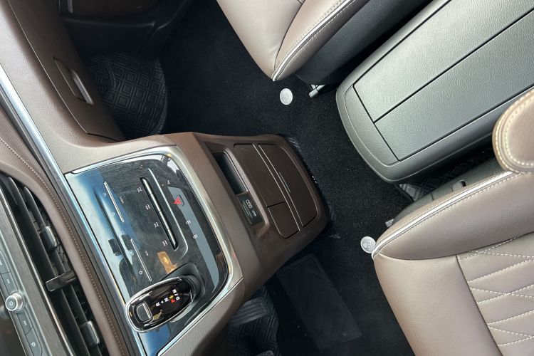 别克GL8 2023款 陆上公务舱 652T 豪华型中控内饰7011