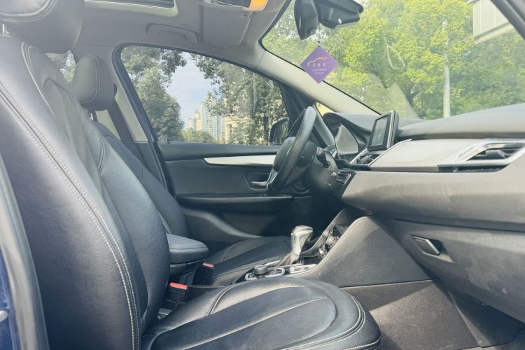 宝马2系多功能旅行车 2015款 218i 领先型中控内饰7008