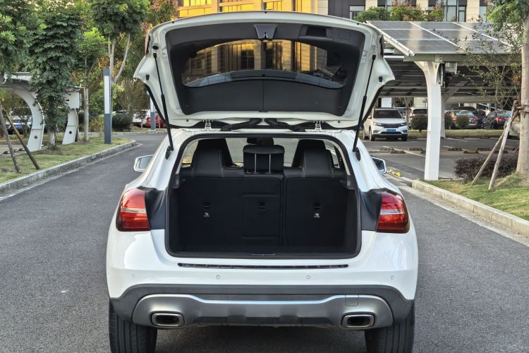 奔驰GLA 2017款 GLA 220 4MATIC 时尚型局部细节23