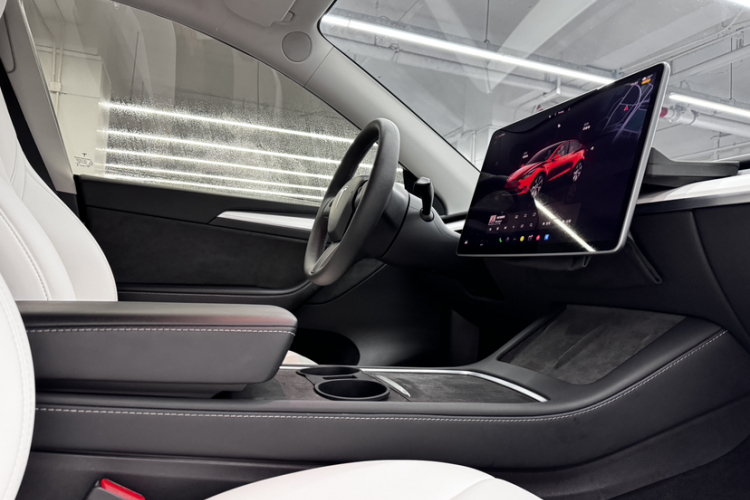 特斯拉 Model Y 2022款 长续航全轮驱动版中控内饰7008