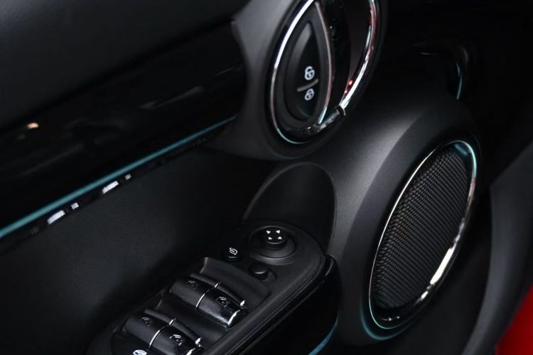 MINI 2018款 2.0T COOPER S 艺术家 五门版中控内饰7001