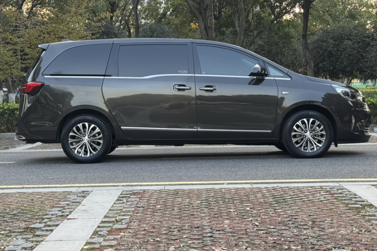 别克GL8 2021款 陆上公务舱 652T 尊贵型车身外观6002