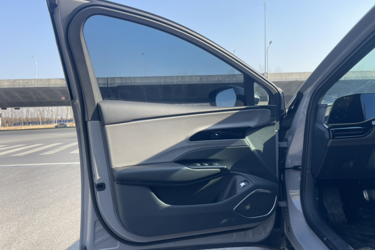 红旗EH7 2025款 640 四驱 智选版局部细节9009