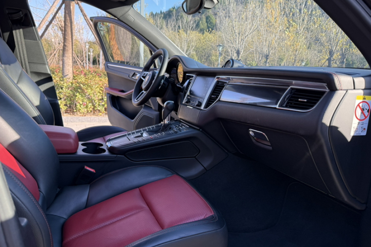 保时捷 2017款  Macan 2.0T中控内饰7012