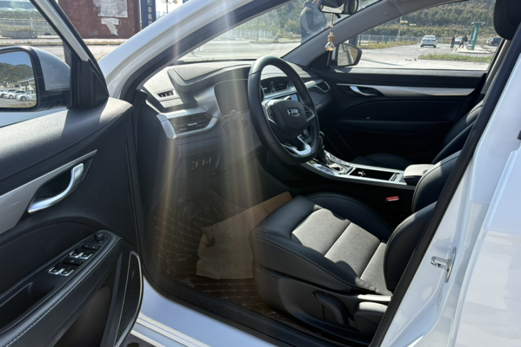 吉利汽车 帝豪 2020款 1.5L CVT向上版中控内饰7011