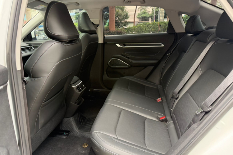 吉利汽车 帝豪 2023款 第4代冠军版 1.5L CVT尊贵型中控内饰7003