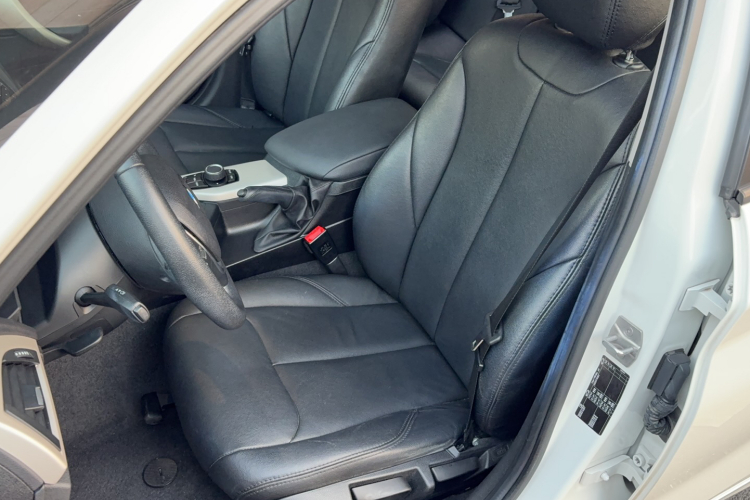 宝马1系(进口) 2016款 118i 领先型局部细节19