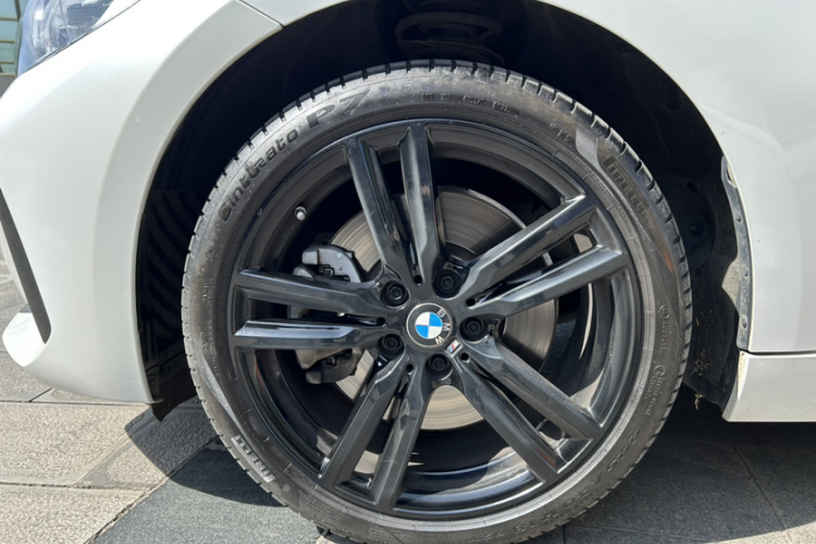 宝马1系 2022款 125i M运动曜夜版车身外观6007