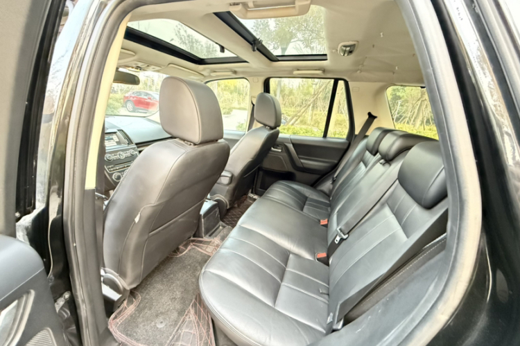 路虎 神行者2 2013款 2.0T Si4 SE汽油版中控内饰7004