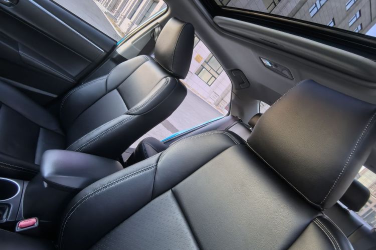 丰田 雷凌双擎E+ 2019款 1.8PH V E-CVT豪华版中控内饰7012