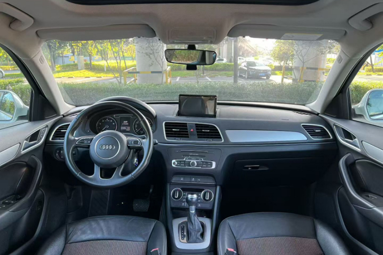 奥迪Q3 2018款 30周年年型 30 TFSI 时尚型中控内饰7001