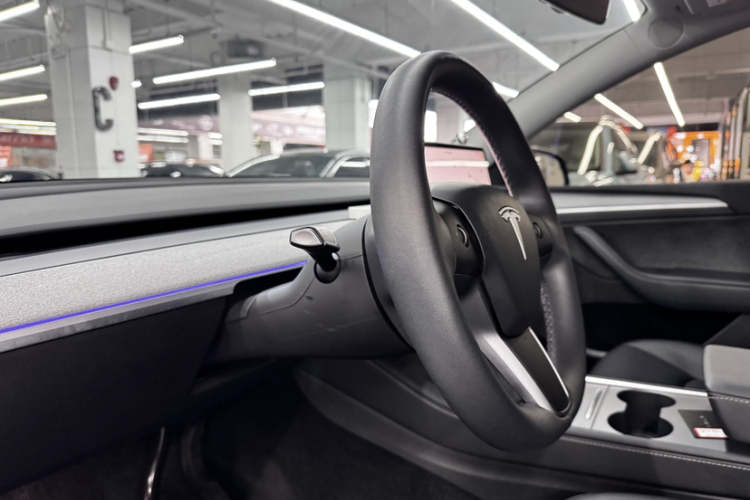 特斯拉 Model Y 2023款 后轮驱动版中控内饰7008