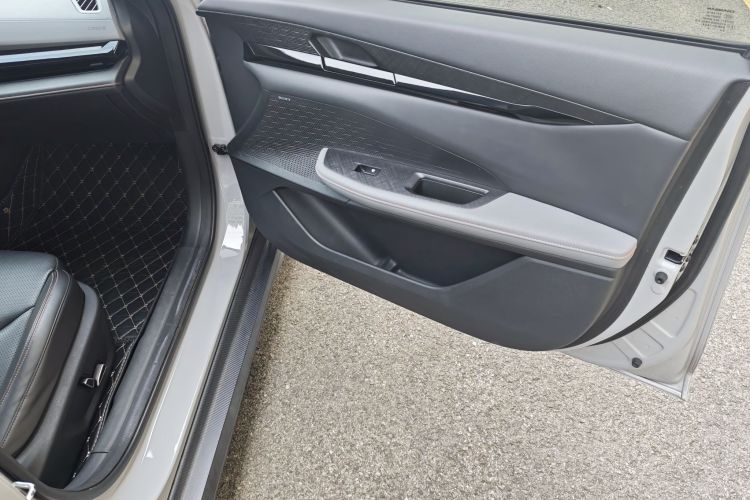 长安UNI-V 2022款 1.5T 智慧领航型中控内饰7010