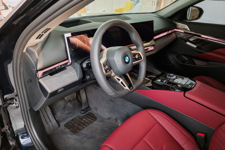 宝马5系 2026款 530Li 尊享型 M运动套装中控内饰7005