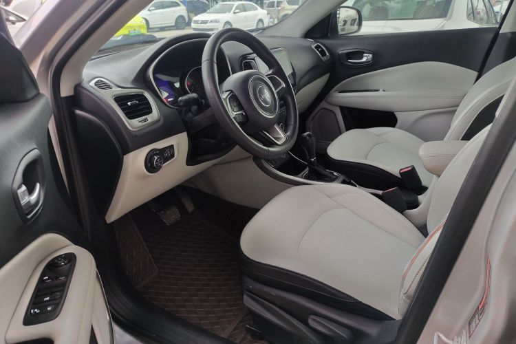 Jeep 指南者 2017款 200T 自动舒享版局部细节19