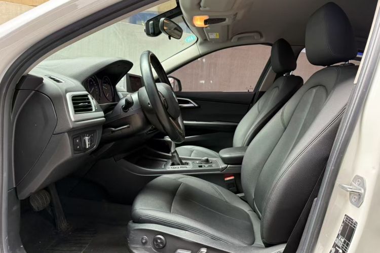 宝马1系 2018款 改款 118i 时尚型中控内饰7003