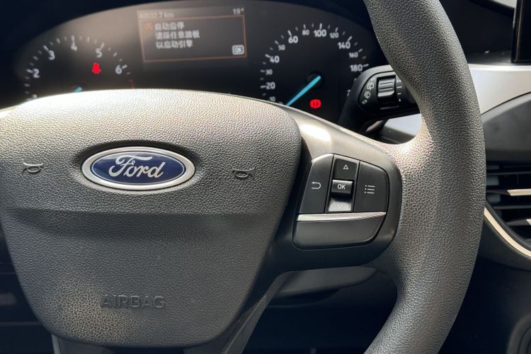 福特 福克斯 2019款 两厢 1.5L 手动锋跃型 国V中控内饰7002