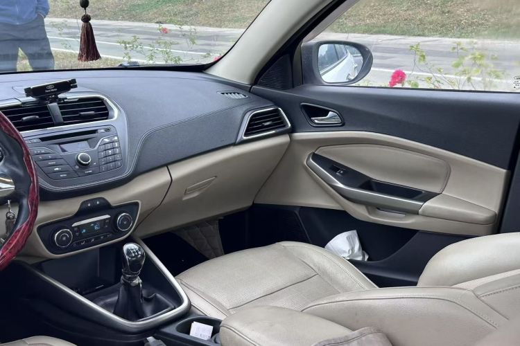 福特 福睿斯 2015款 1.5L 手动时尚型中控内饰7008