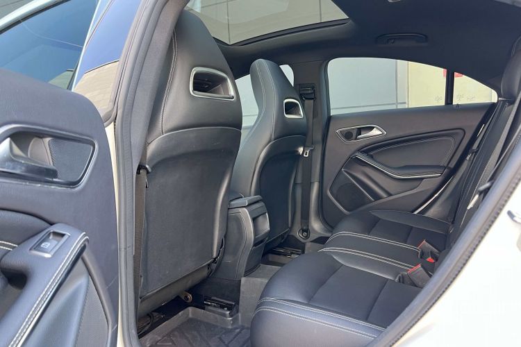 奔驰CLA 2019款 CLA 200 时尚型中控内饰7004