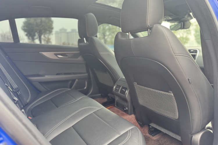 捷豹XEL 2020款 2.0T 200PS R-DYNAMIC S进取运动版中控内饰7002