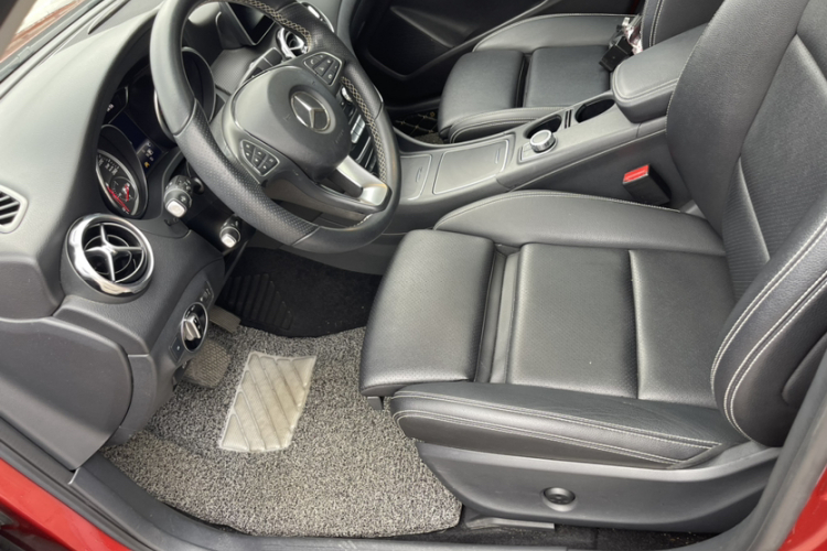 奔驰GLA 2018款 GLA 200 动感型中控内饰7008