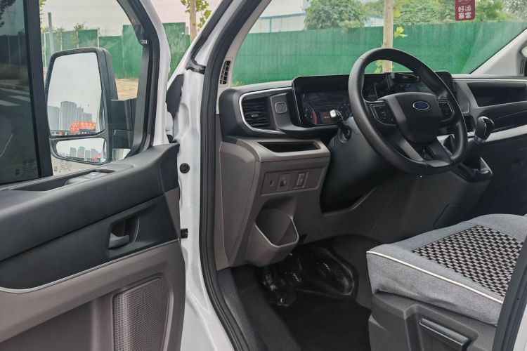福特 全顺 2023款 2.0T柴油手动多功能商用车中轴低顶5/6座中控内饰7003
